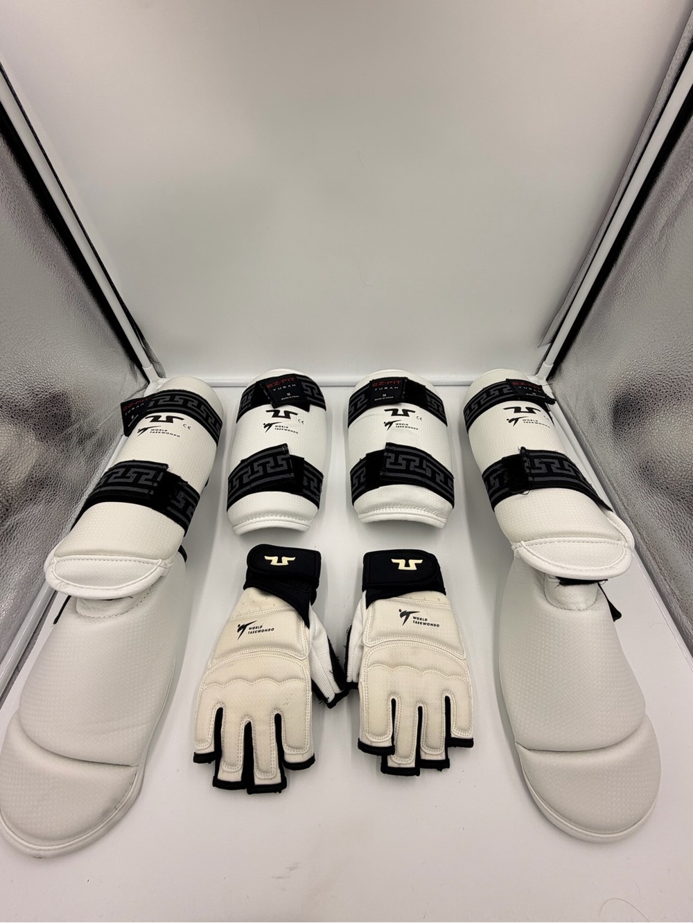 TUSAH Taekwondo Leg Gear Set Size Small – Complete w/ name  – Lightly Used